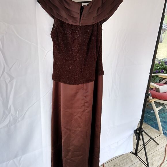 Formal or prom dress - Picture 2 of 6